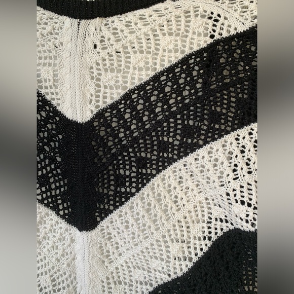 Wet Seal (Small/Oversized) Shrug Style Cardigan; Open-front drape; Black & Cream - Picture 4 of 5